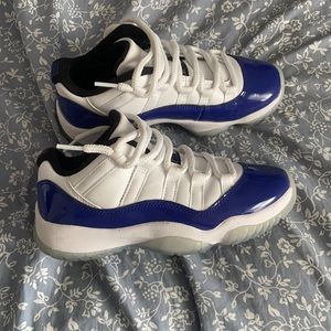 Jordan size 5 in Women’s / 3.5 in youth